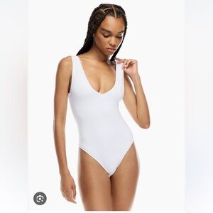 Aritzia Contour V-Neck bodysuit